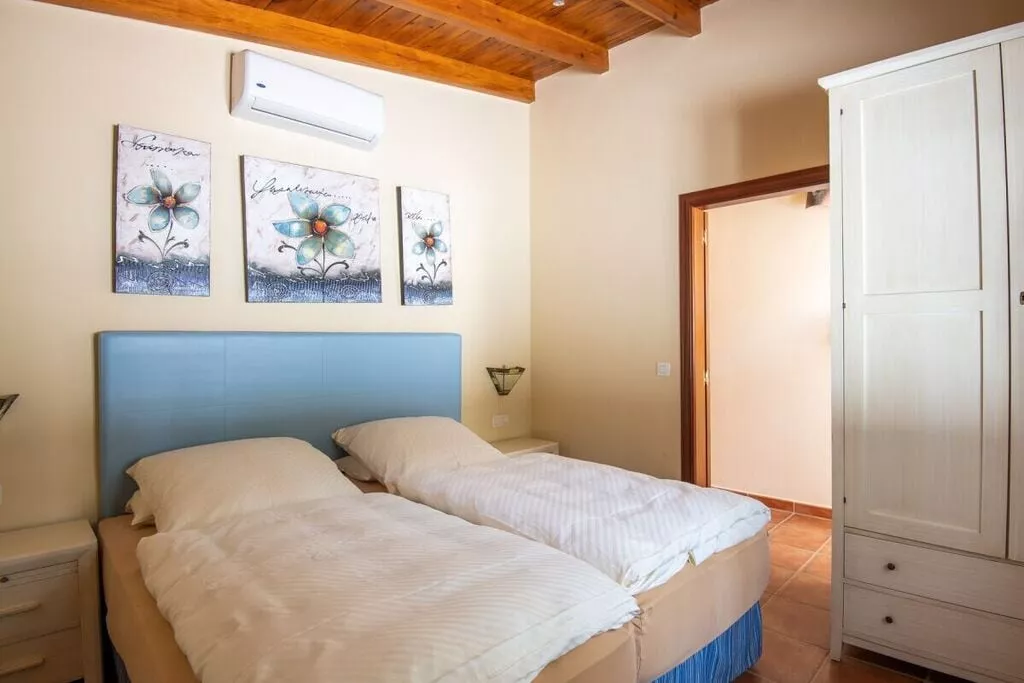 17320-Bedroom