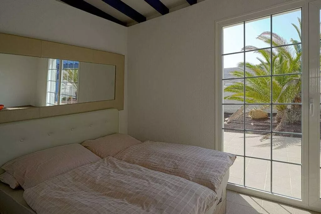 410552-Bedroom