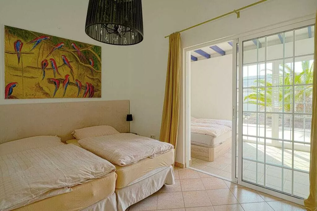 410552-Bedroom