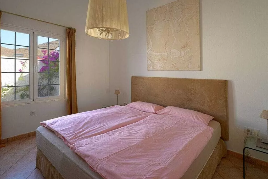 410552-Bedroom