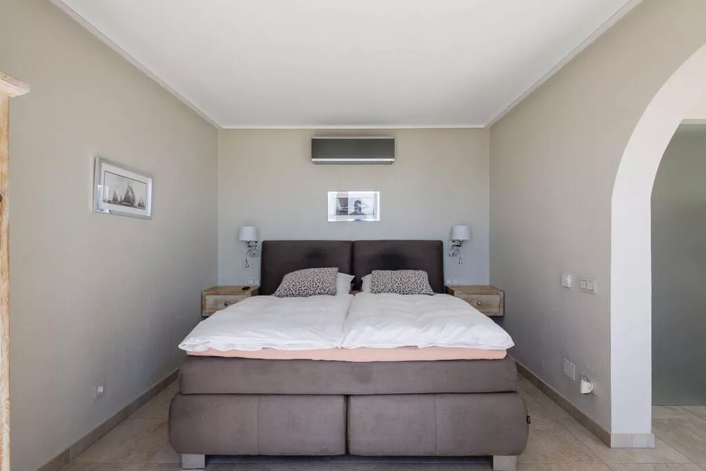 211680-Bedroom