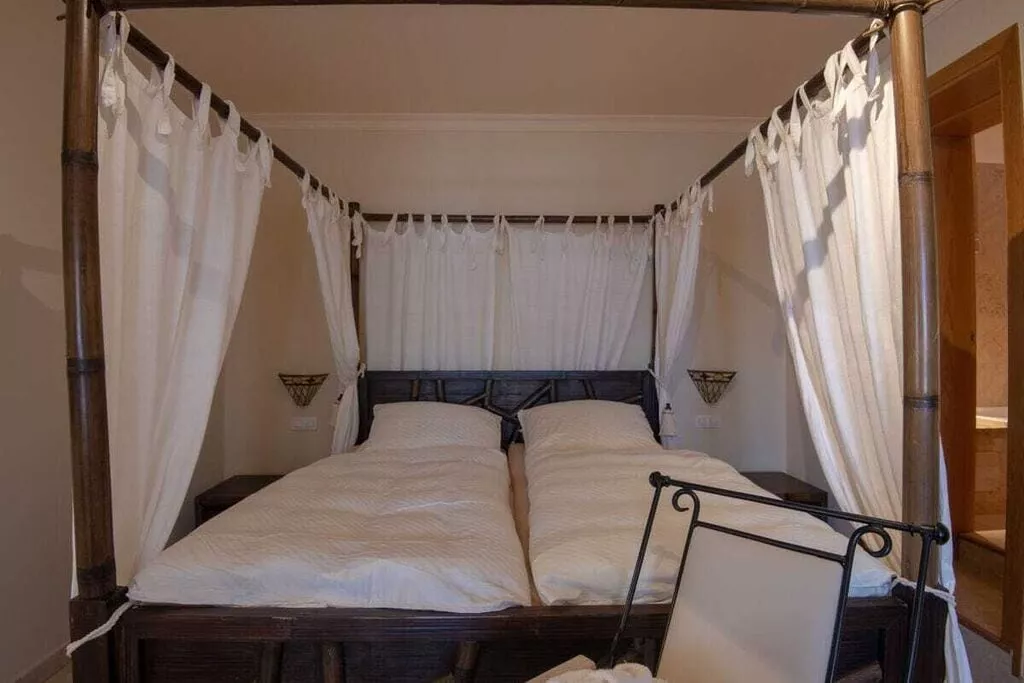 17318-Bedroom