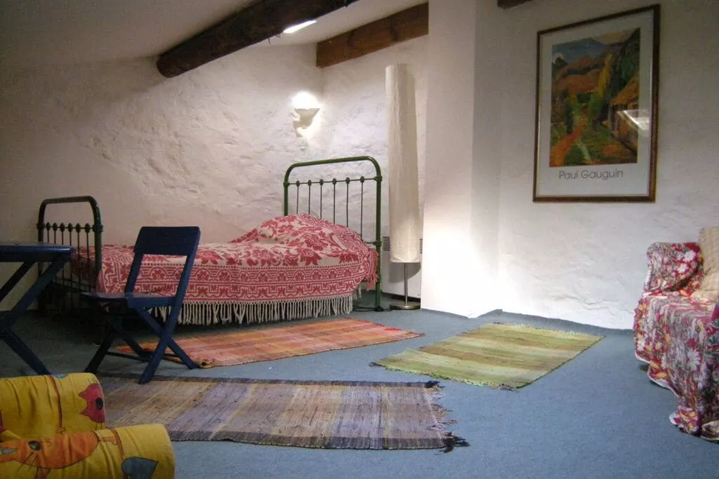 7209-Bedroom