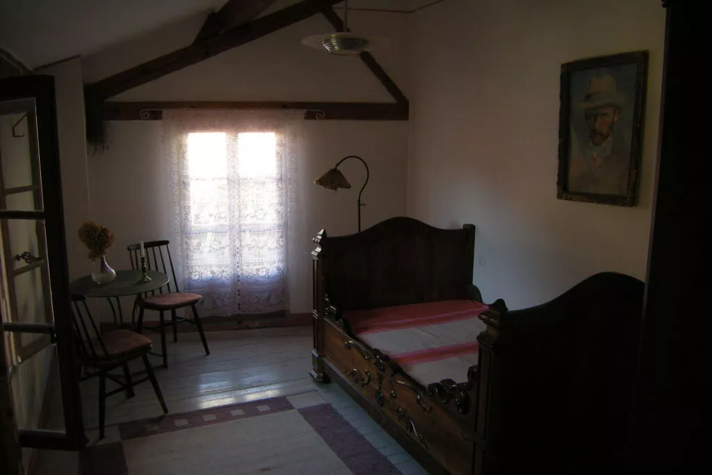 7209-Bedroom