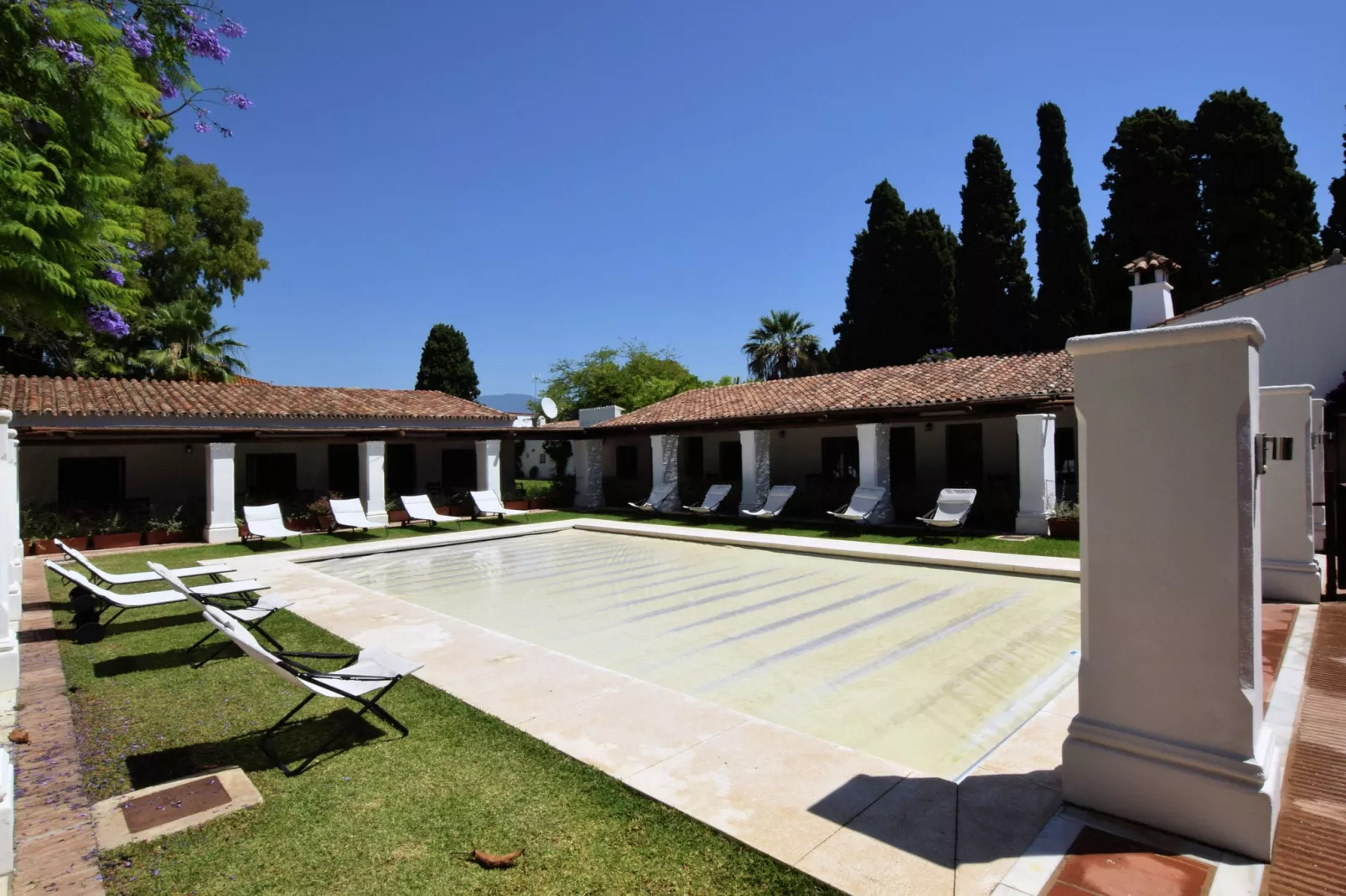 La Abadesa-Pool