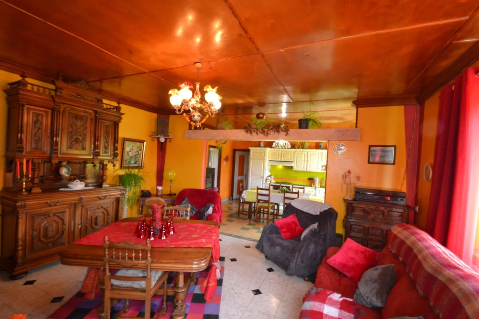 Camiran-Living room
