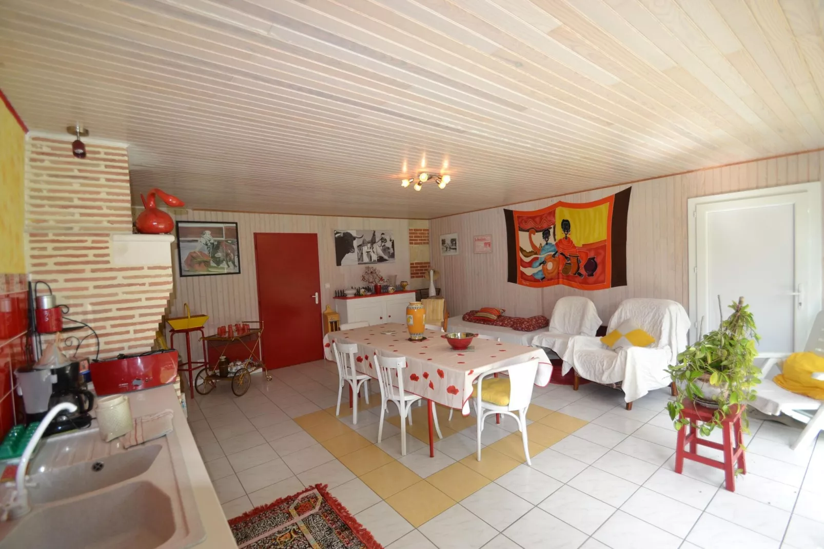 Camiran-Recreation room