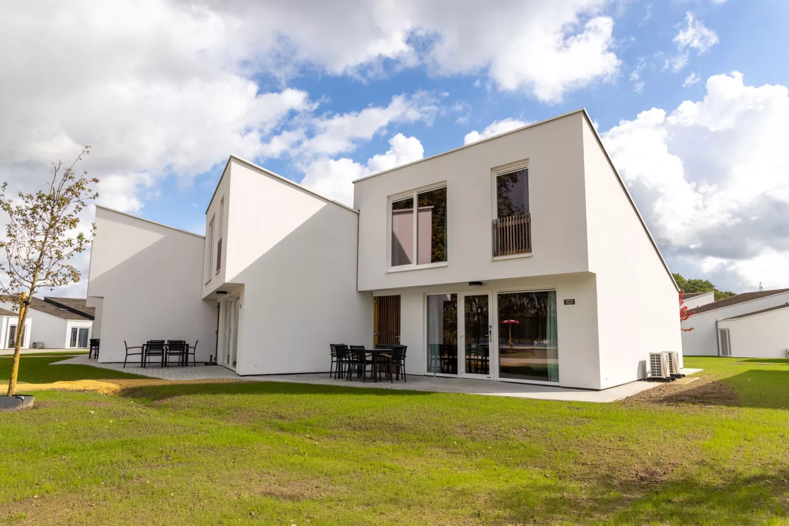 Park Eksel 2-Exterior summer
