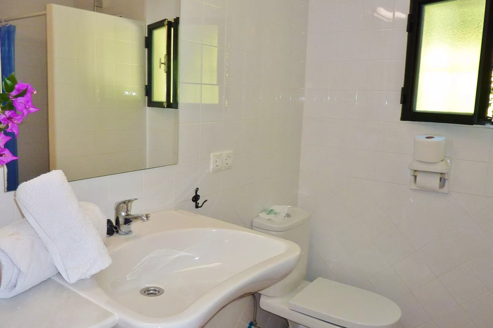 La Abadesa-Bathroom