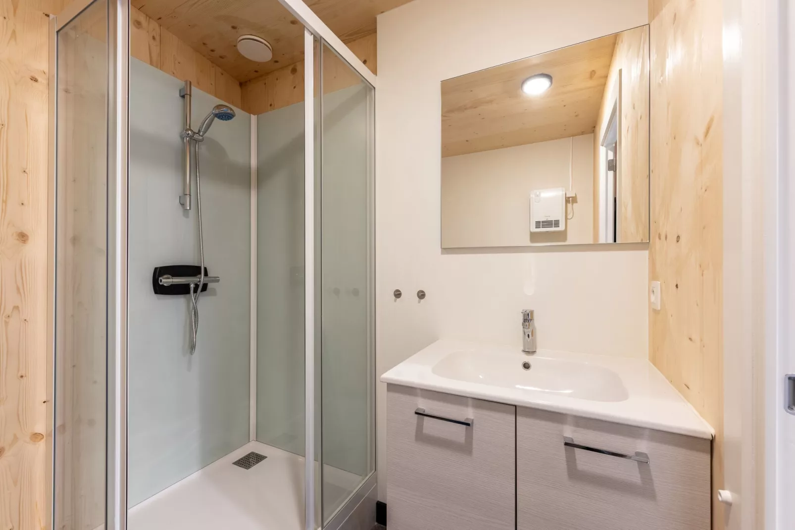 Park Eksel 2-Bathroom