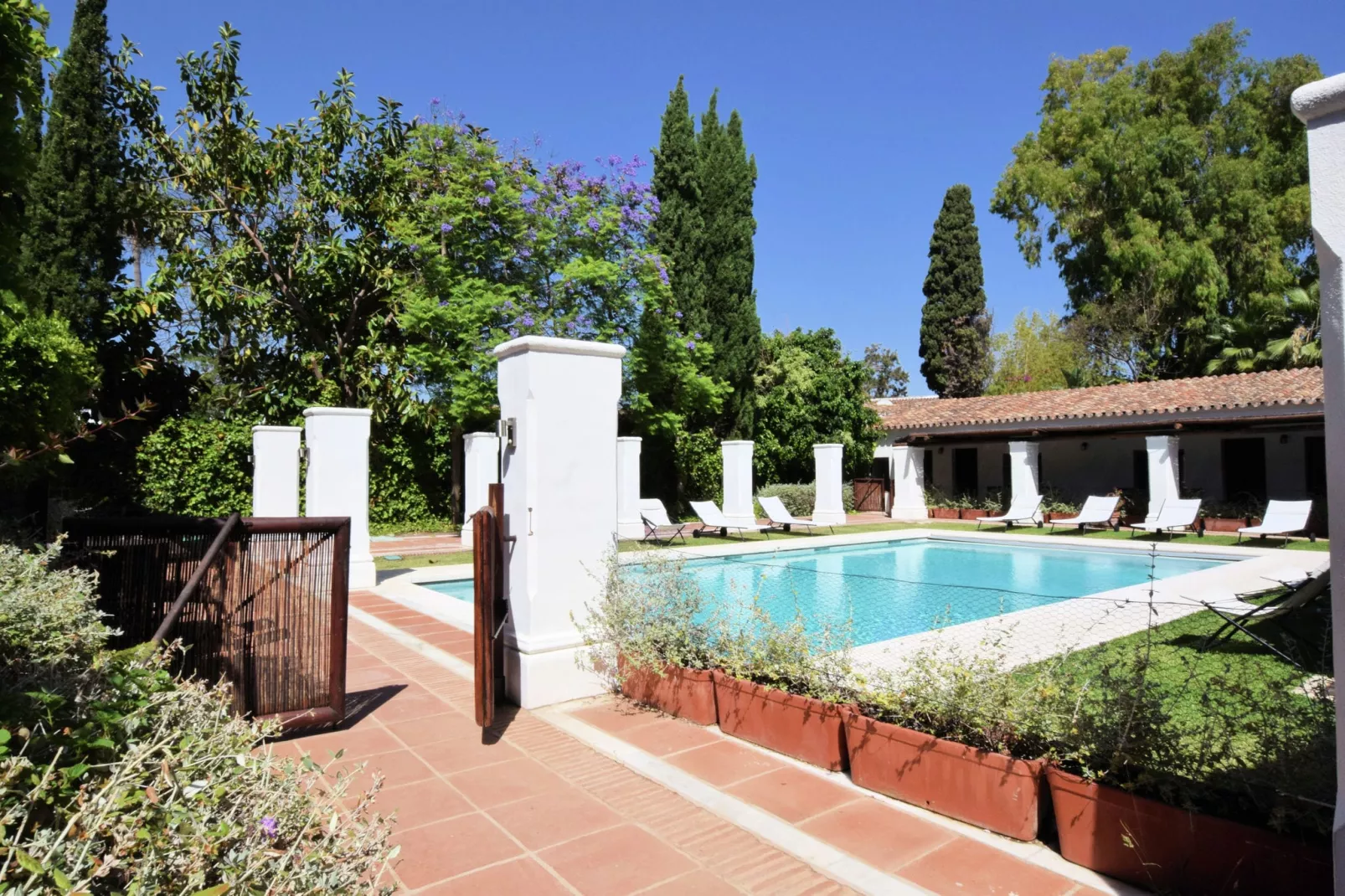 La Abadesa-Gardens summer