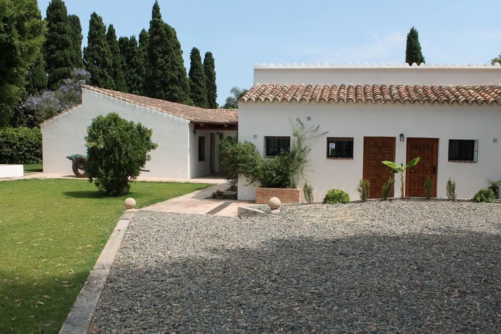 La Abadesa-Gardens summer