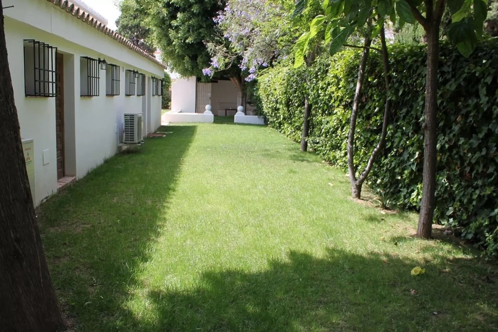 La Abadesa-Gardens summer