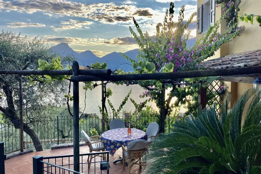 303265-Terrace balcony