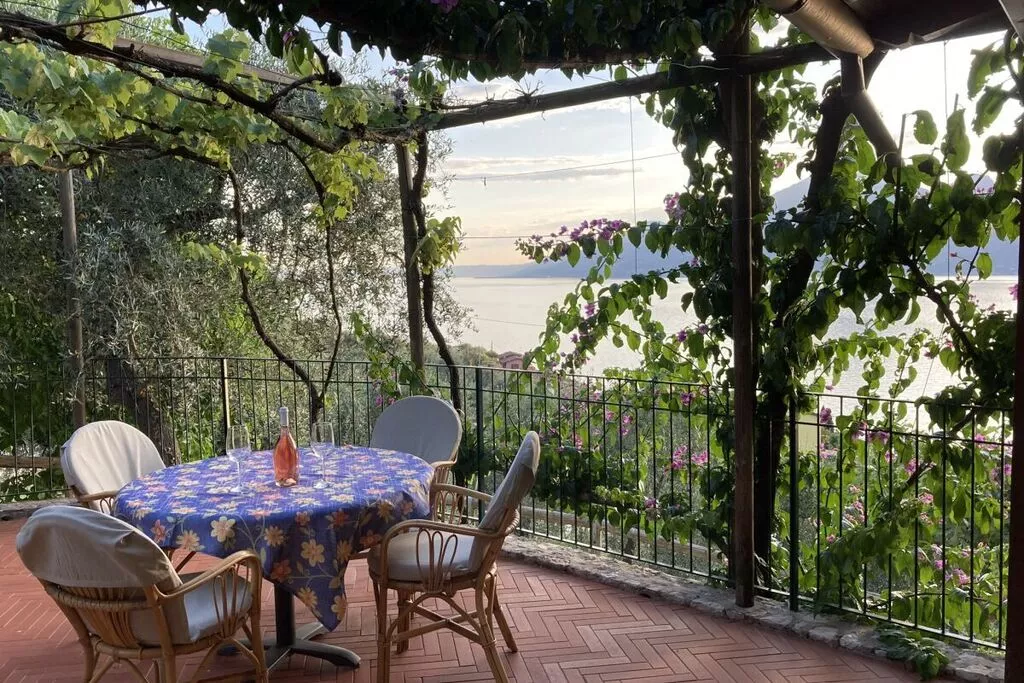 303265-Terrace balcony