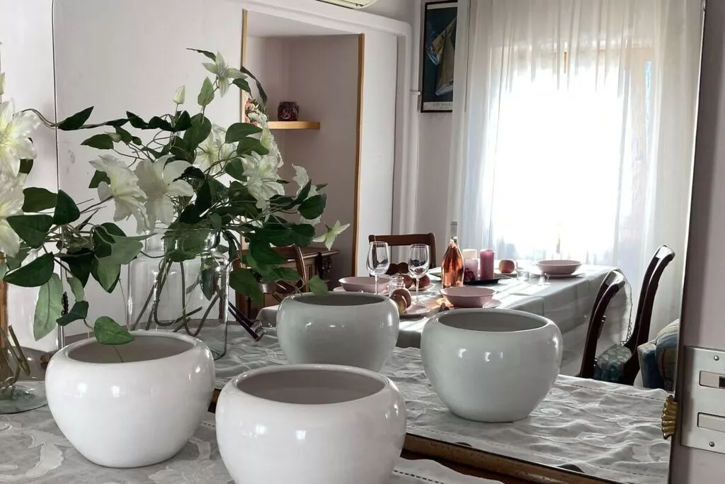 303265-Dining room
