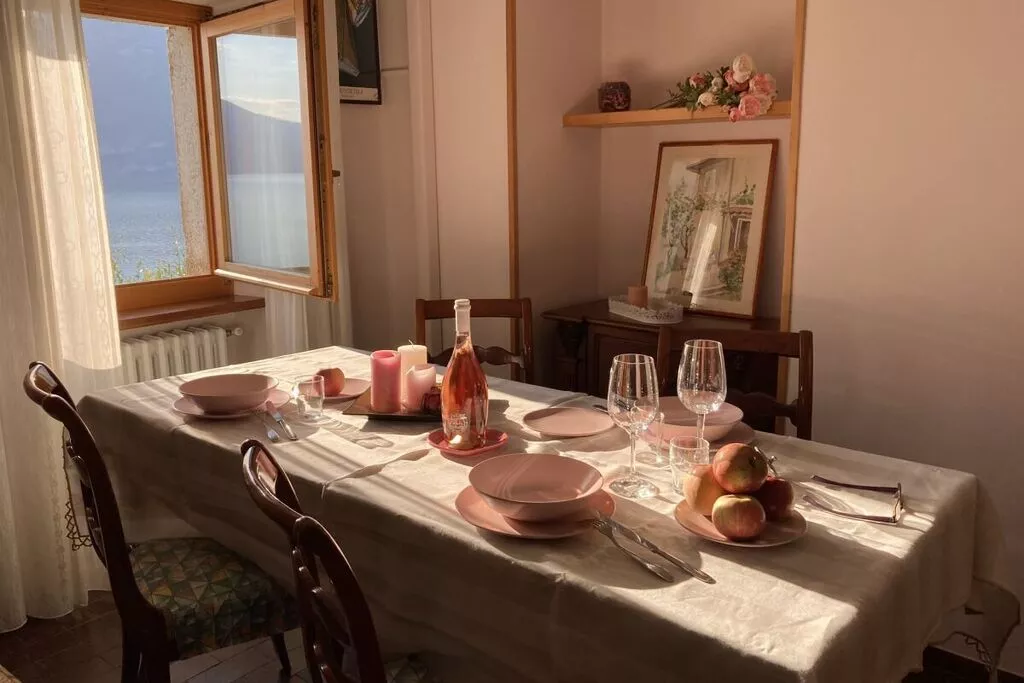 303265-Dining room