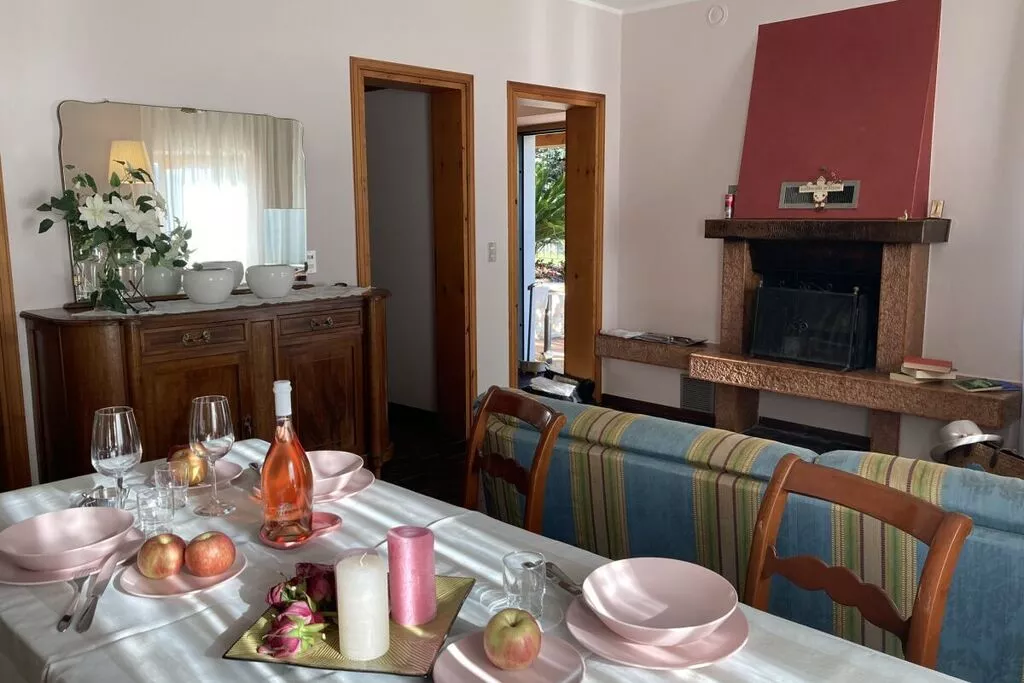 303265-Dining room
