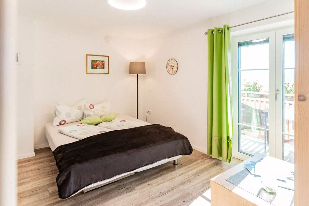 89807-Bedroom