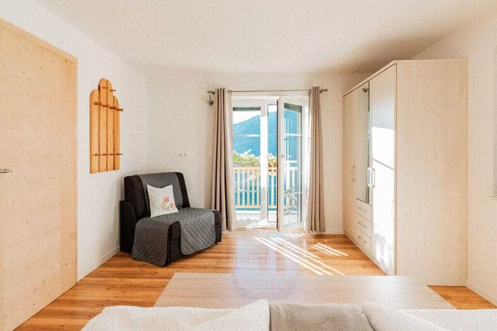 89807-Bedroom