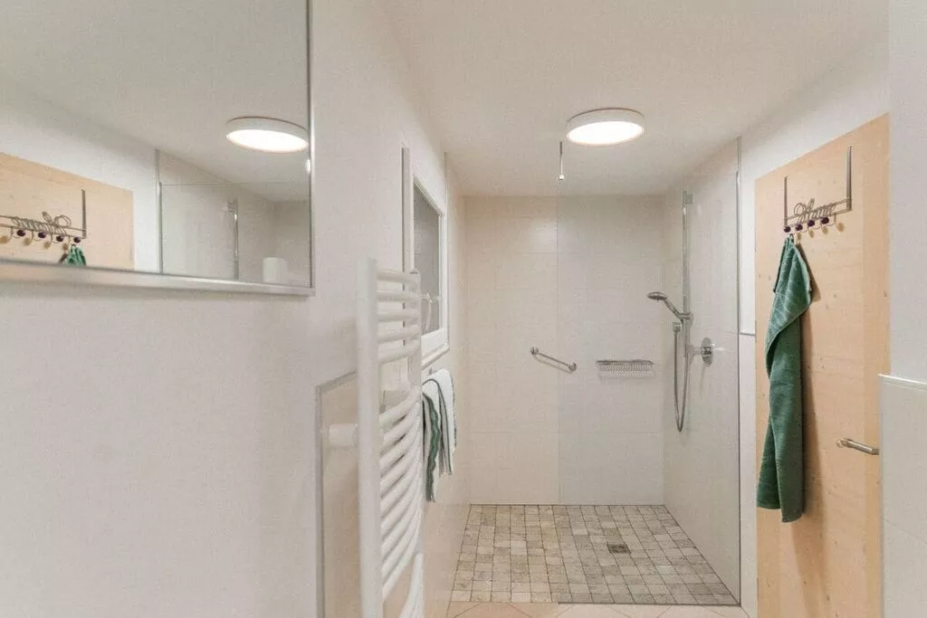 89807-Bathroom