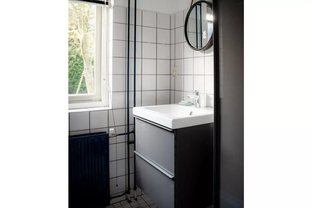 430992-Bathroom