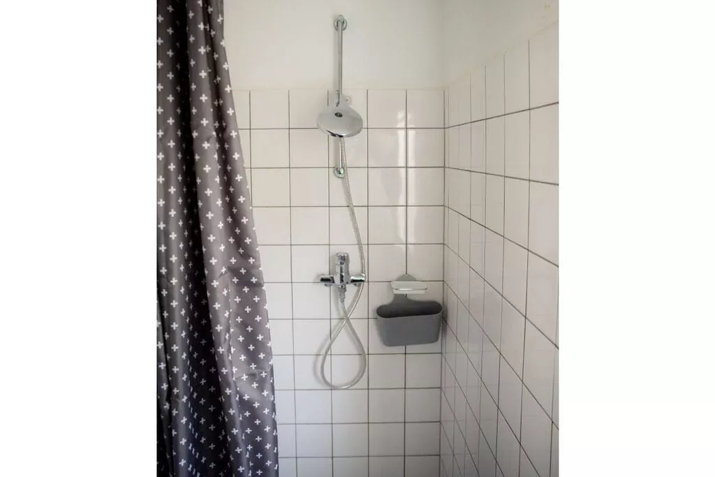 430992-Bathroom
