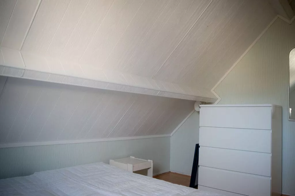 430992-Bedroom