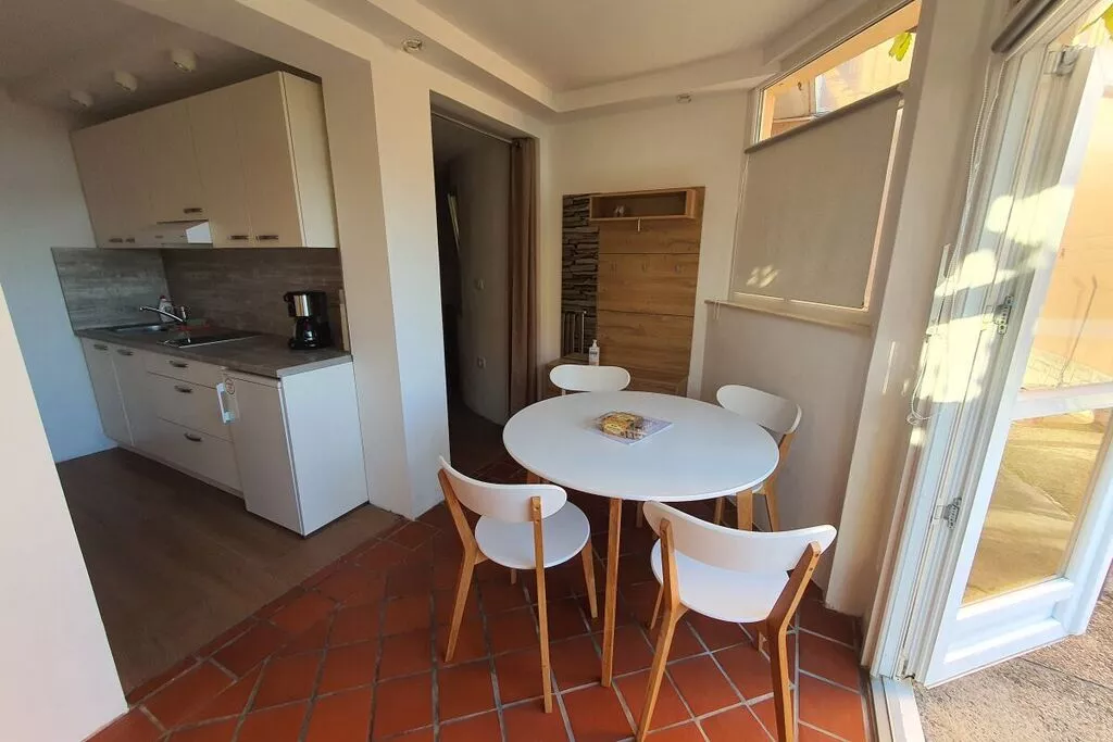 380477-Dining room