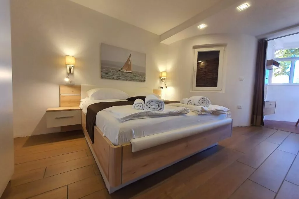 380477-Bedroom