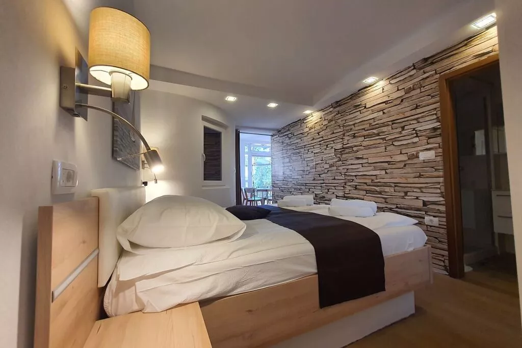 380477-Bedroom