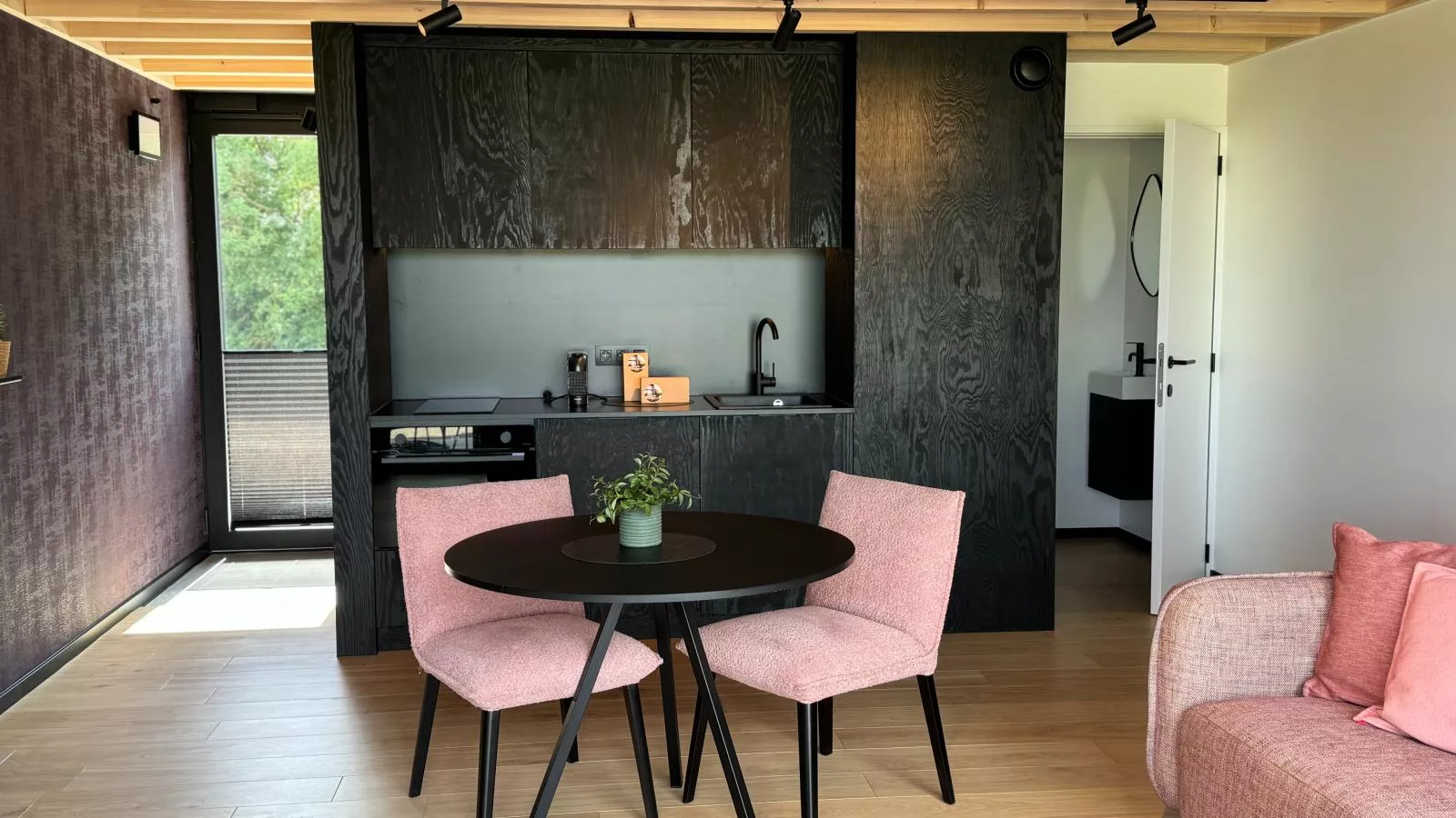 Escapade Naturelle-Dining room