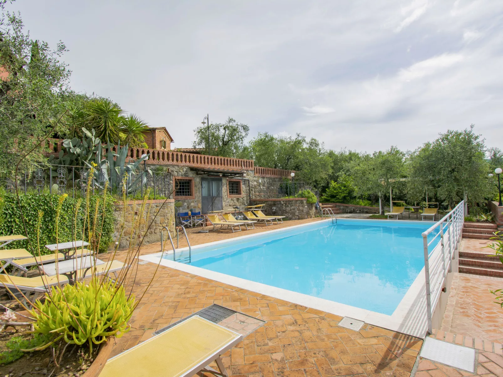 Borgo della Limonaia-Outside