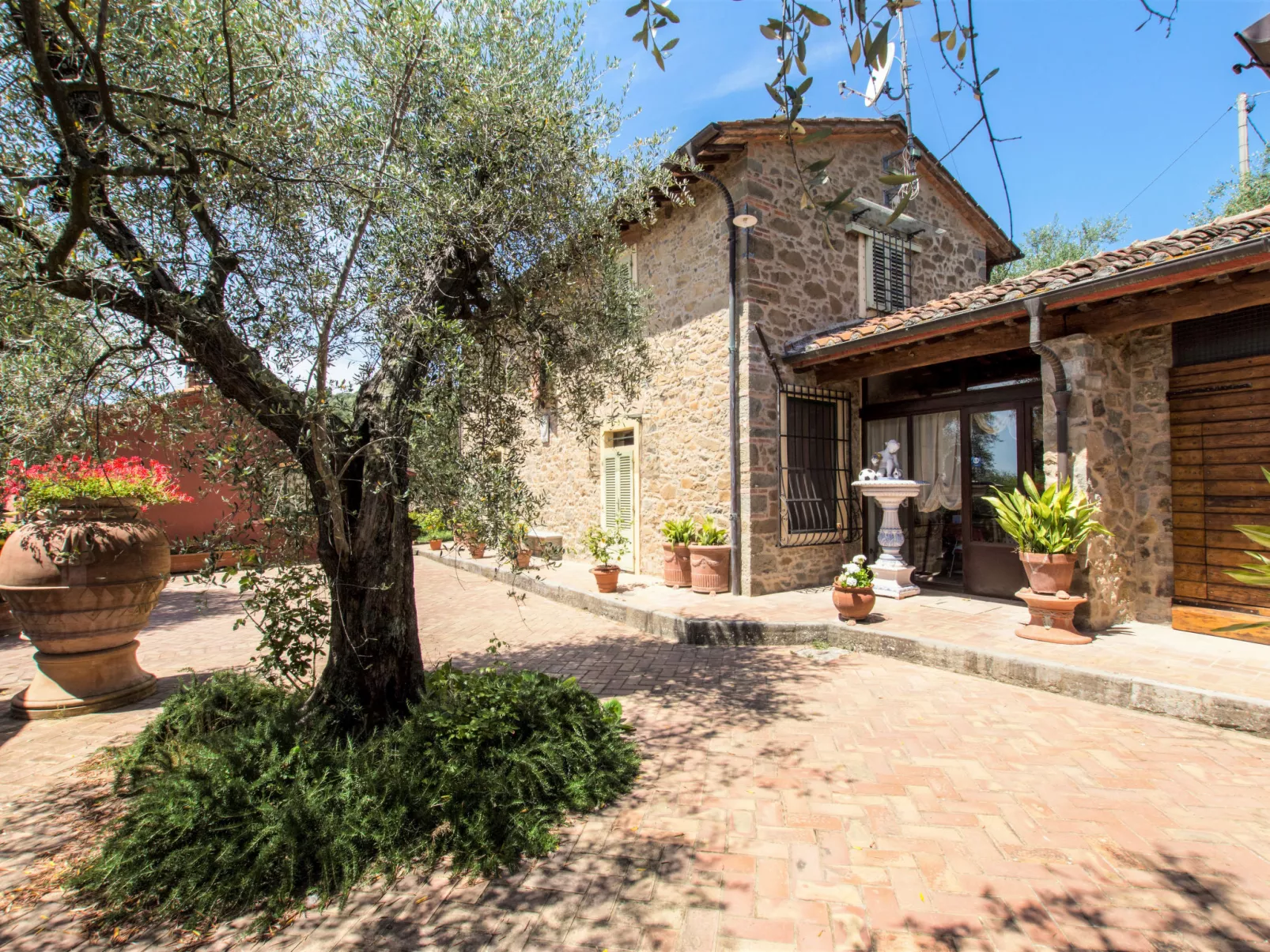 Borgo della Limonaia-Outside