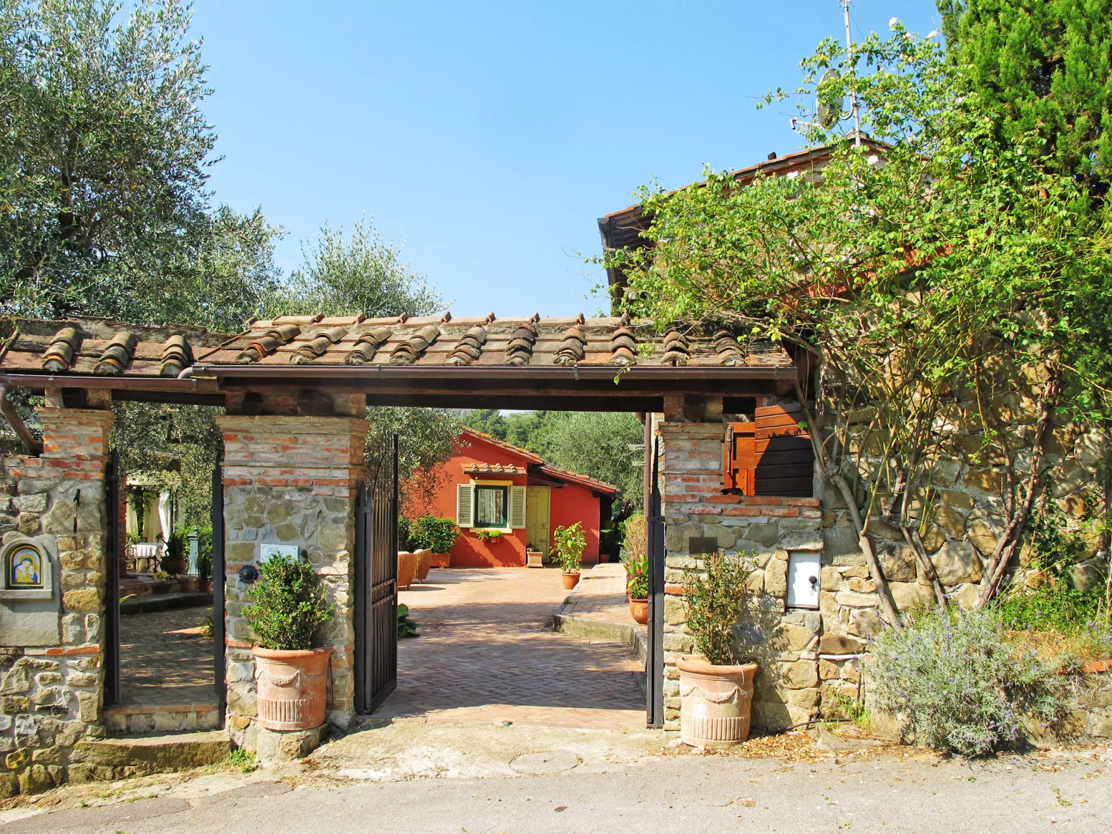 Borgo della Limonaia-Outside