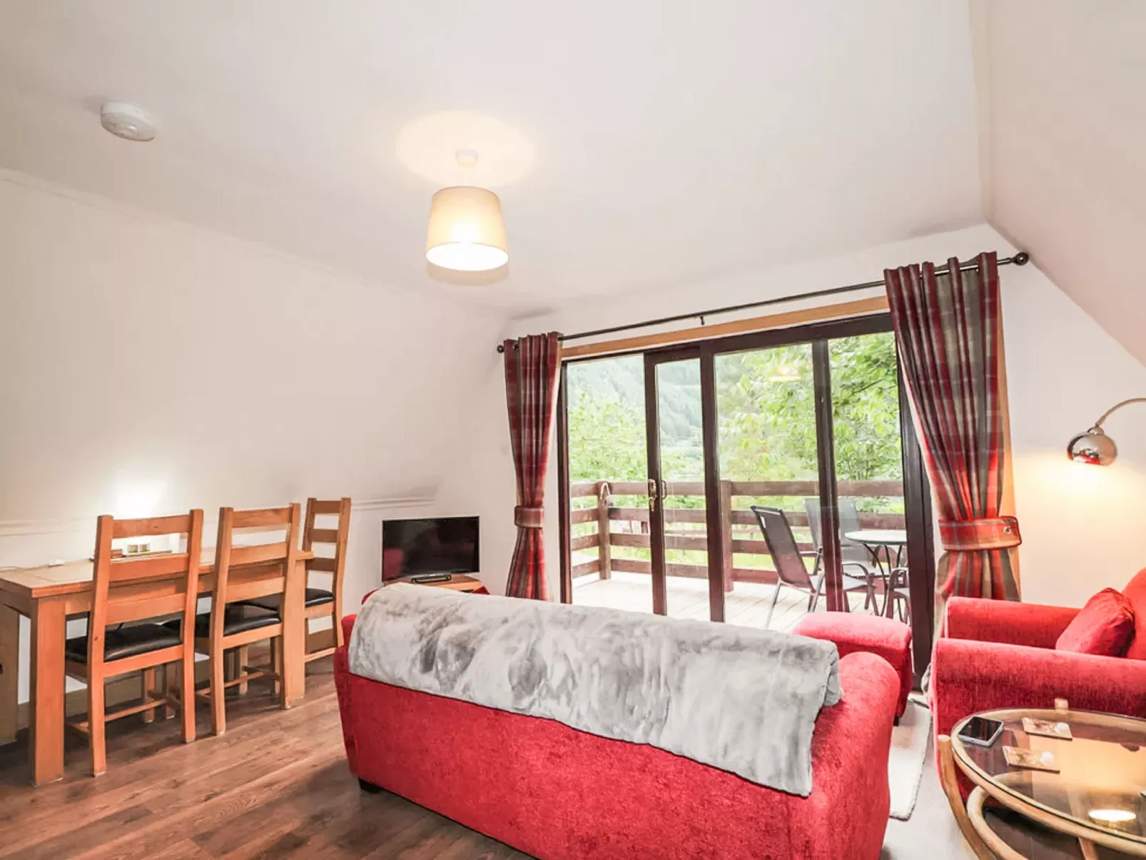Loch Lochy Retreat-Inside