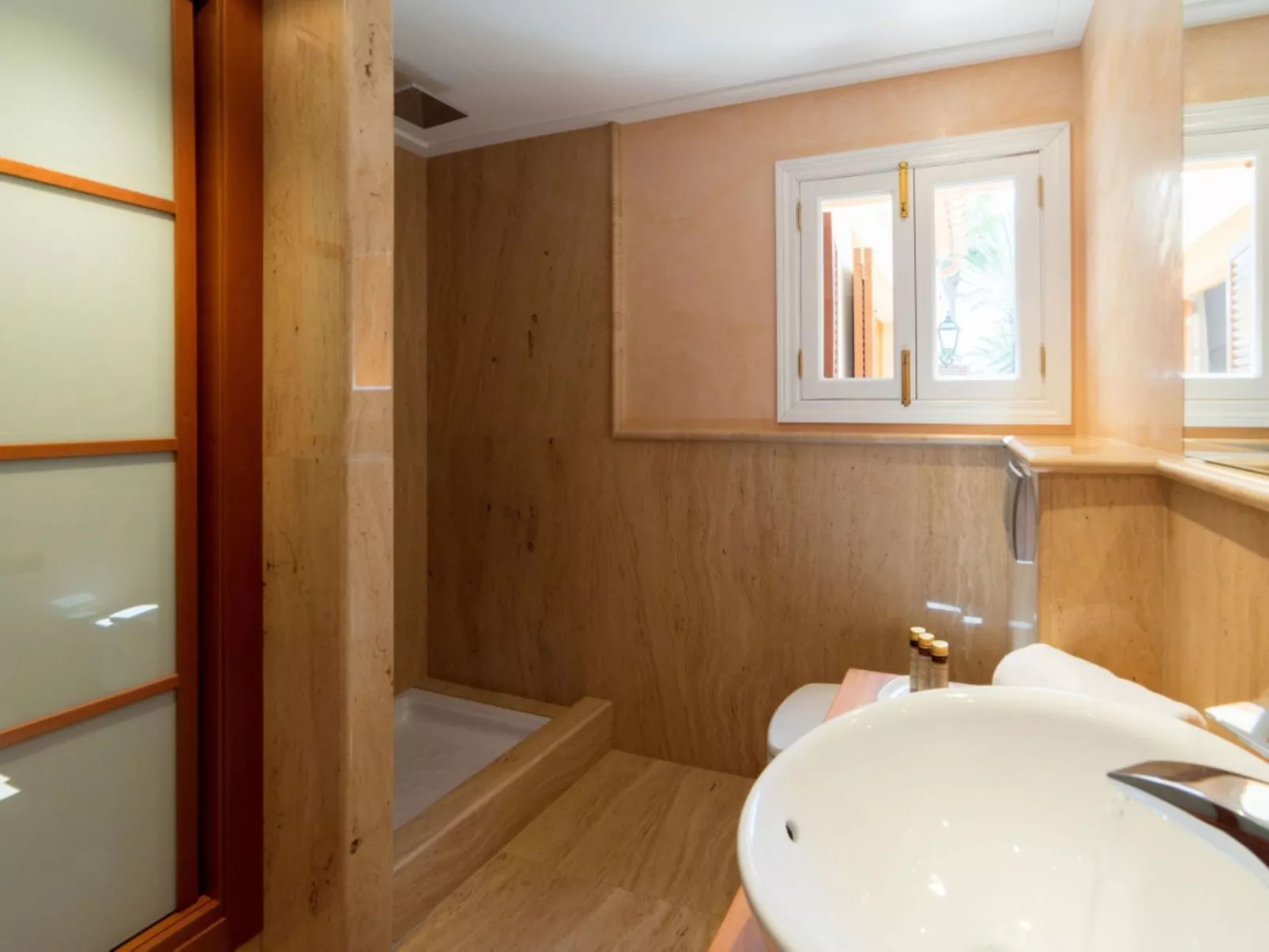 Embat de Mar-Inside