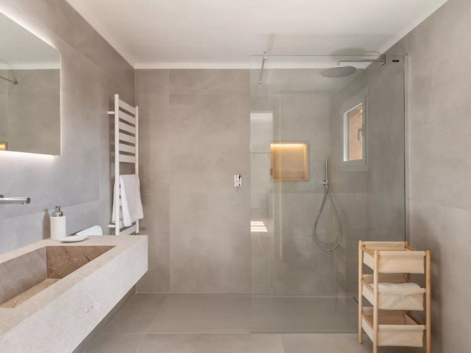 Embat de Mar-Inside