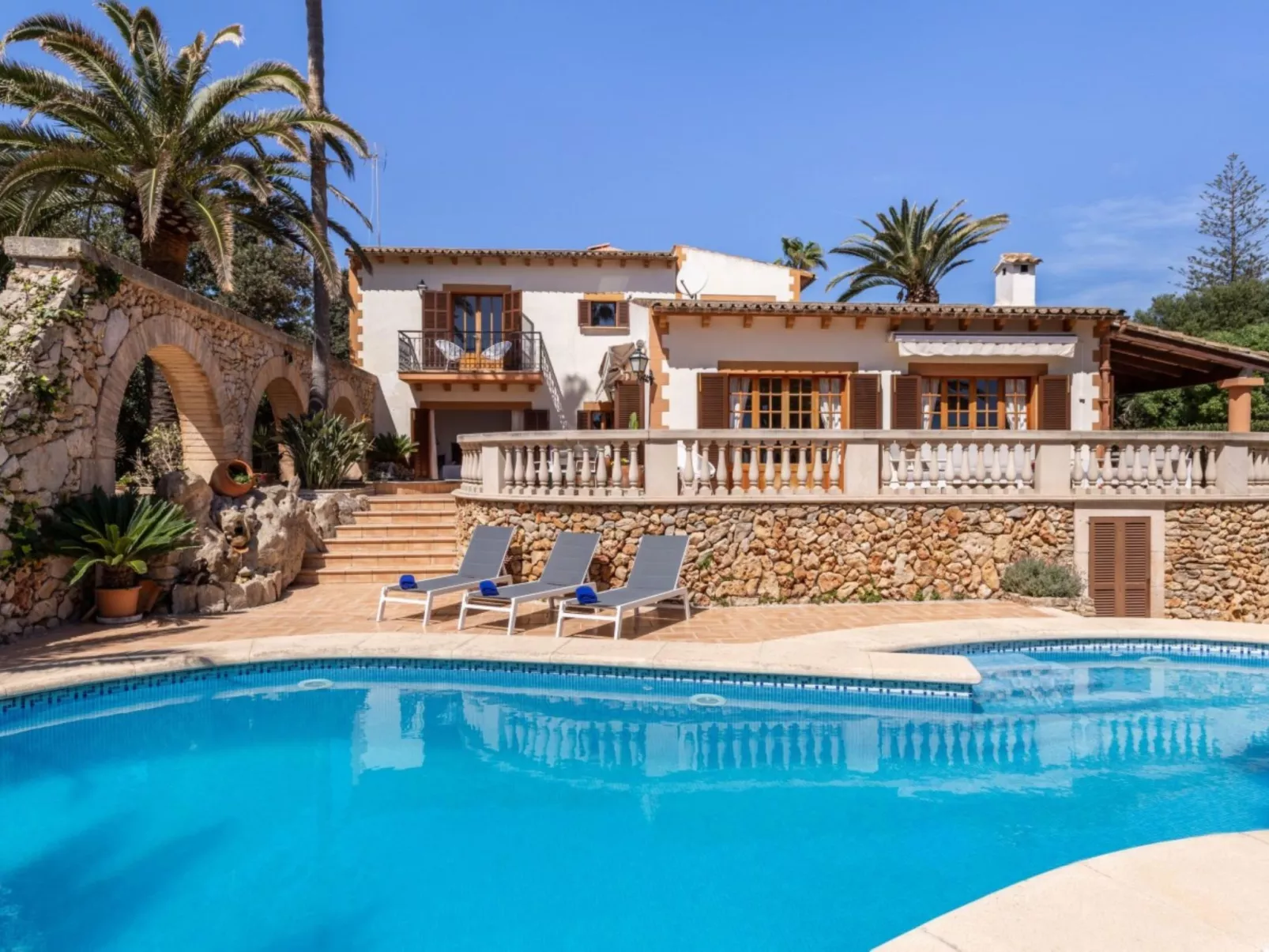 Embat de Mar-Outside