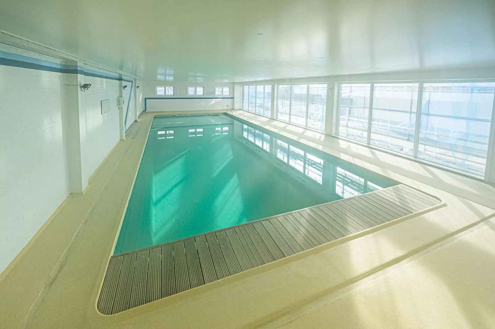 2000 0302-Pool