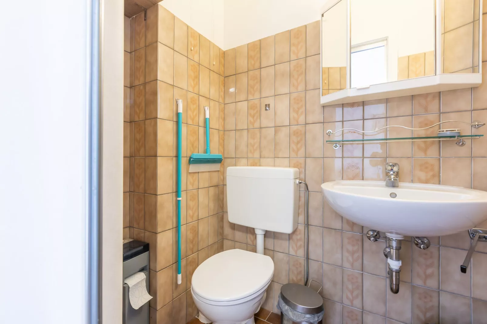 2000 0302-Bathroom
