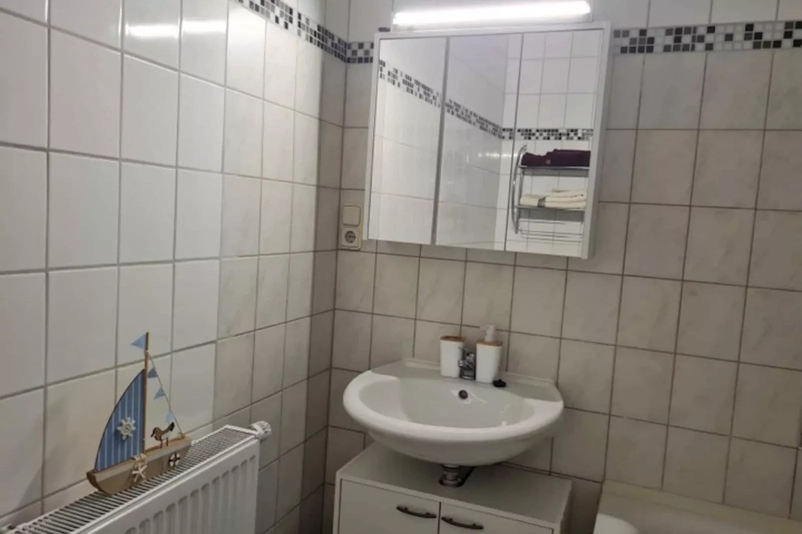 Hanoi Haus-Bathroom