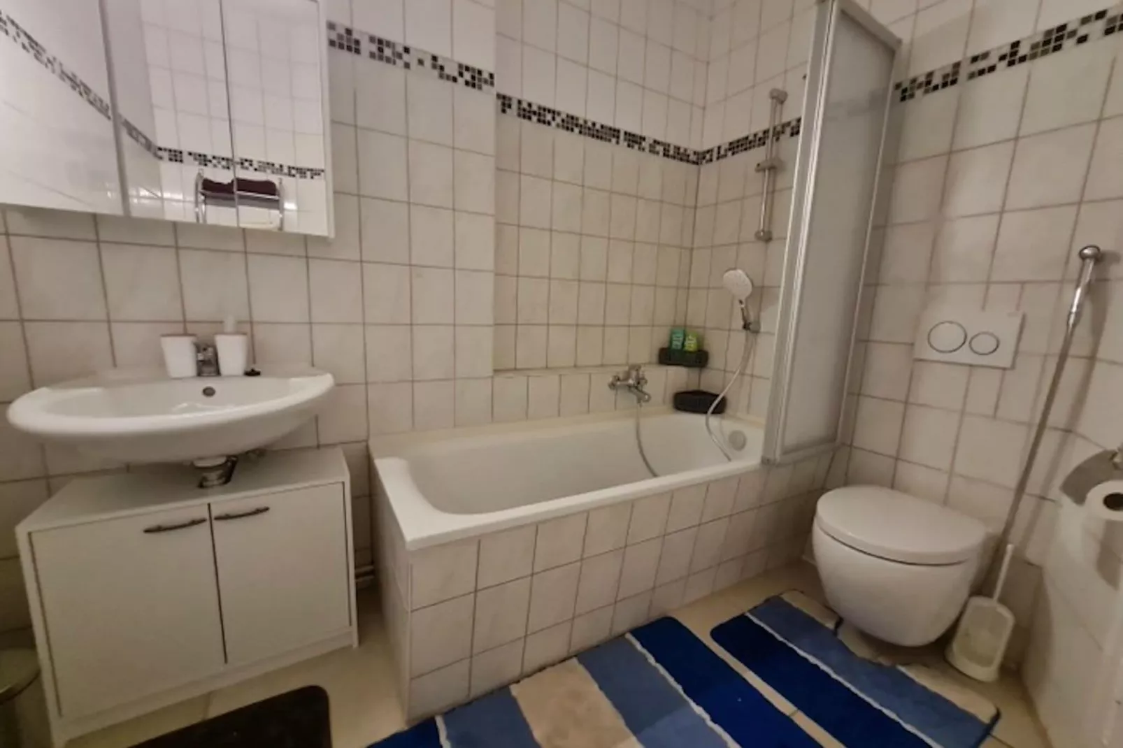 Hanoi Haus-Bathroom