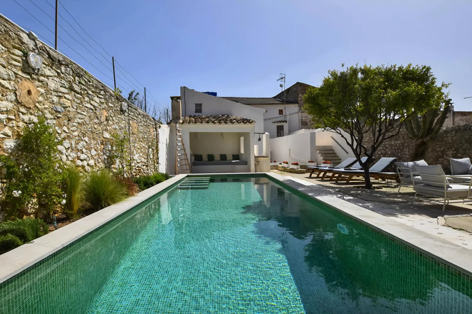 Convent-Pool