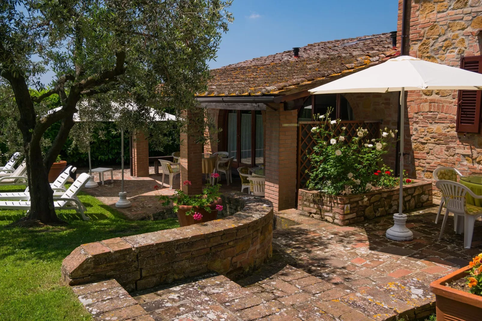 Bellavista-Exterior summer