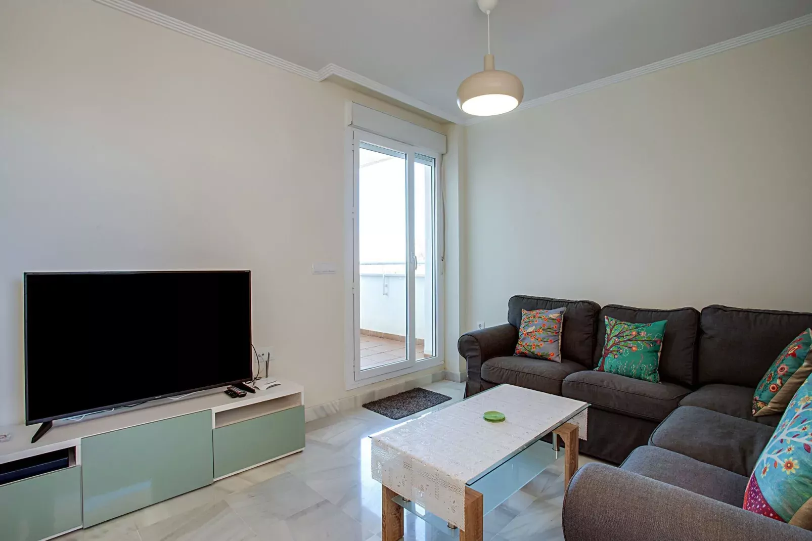 Lovely Apartment with swimming pool-Living room