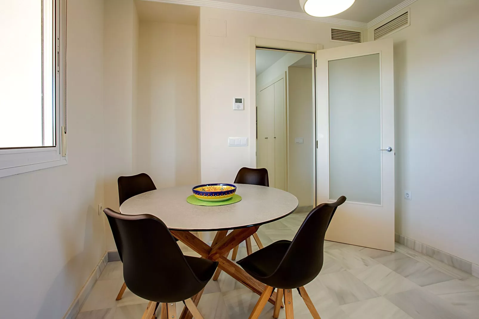 Lovely Apartment with swimming pool-Dining room