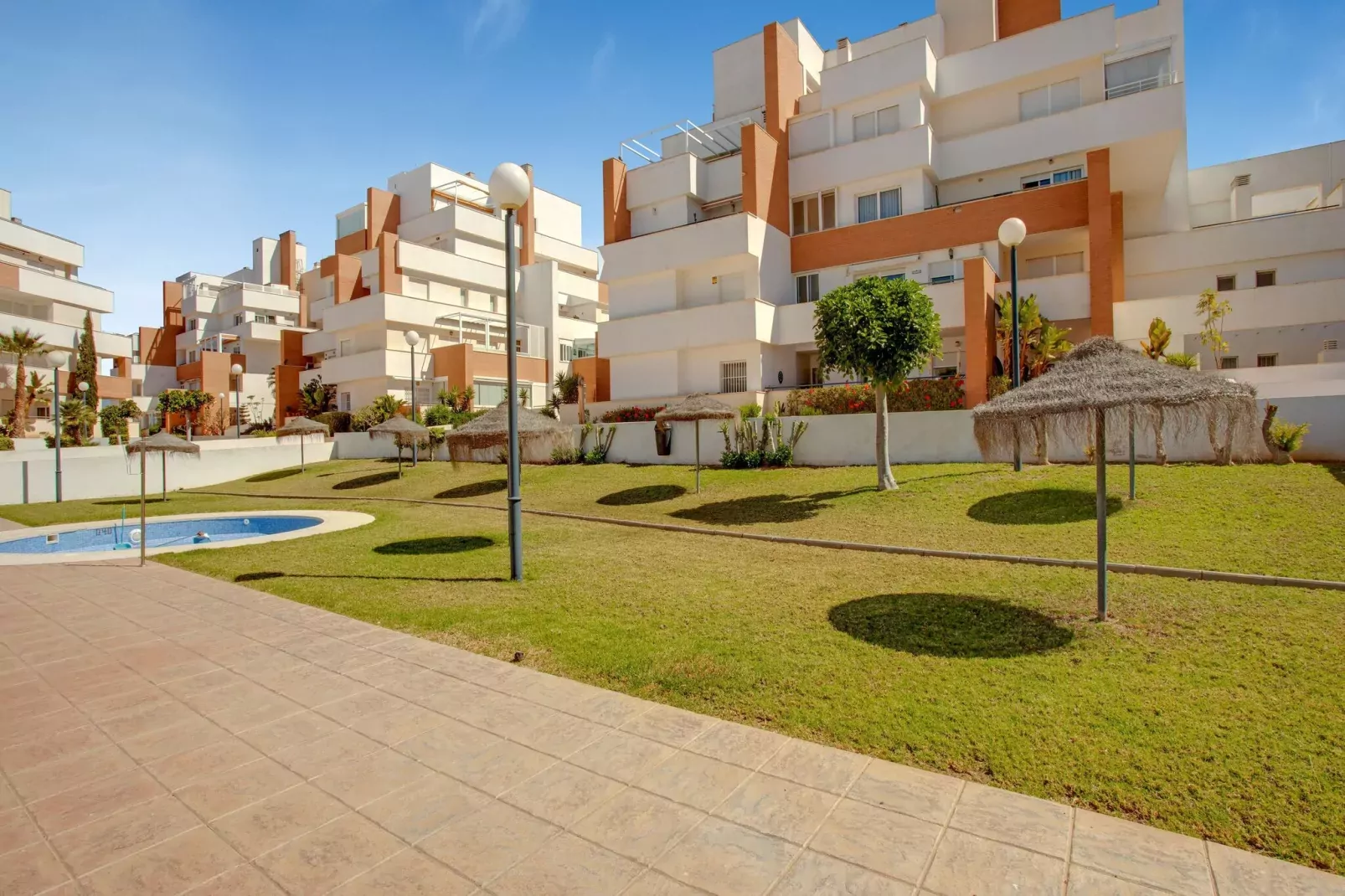 Lovely Apartment with swimming pool-Gardens summer