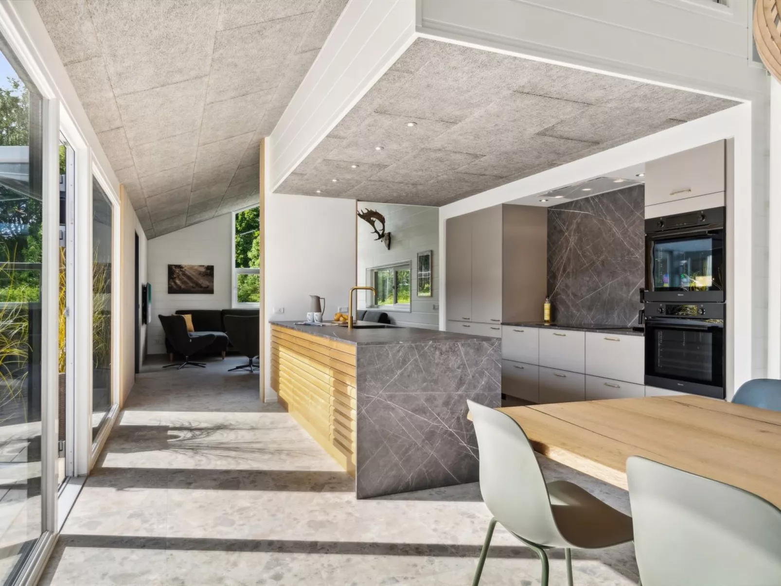 "Lanessa" - 800m from the sea-Inside