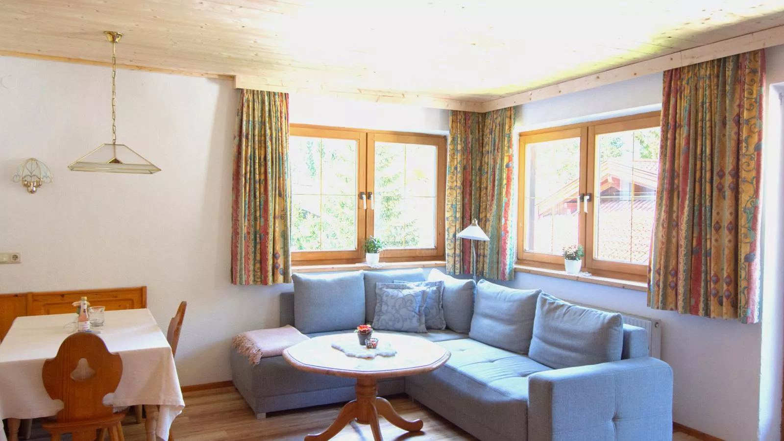 Kirschbaum 3-Salon